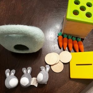 Set of 2 love ever toys: bunnies and carrots